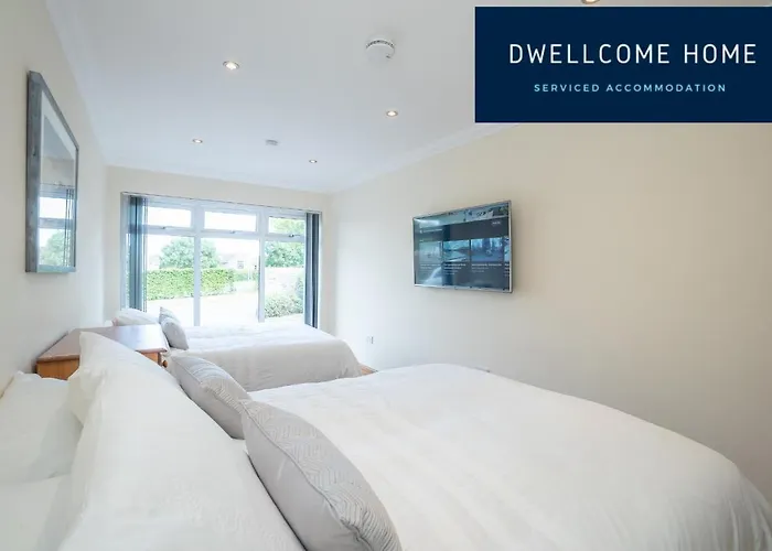Free Driveway Parking For 2-3 Vehicles, Outside Lez Zone, 637 Mbps Wifi, Ideal For Long Term Contractor, Etc Stays, Regular Housekeeping Option - Dwellcome Home Ltd 5 Double Bedroom 3 Bathroom House - See Our Site For Assurance