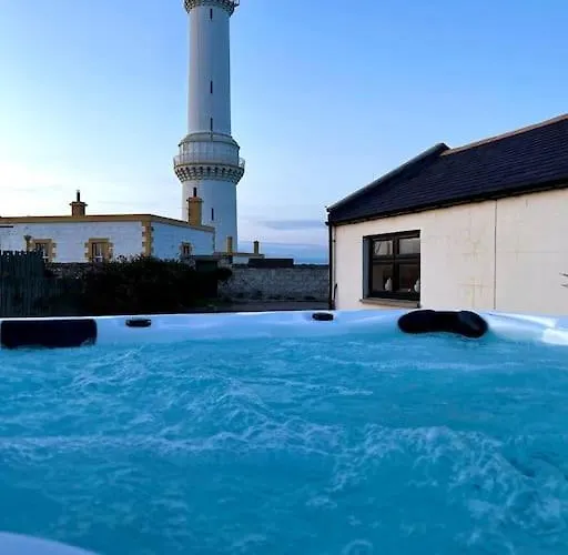 Lighthouse Cottage With Hottub